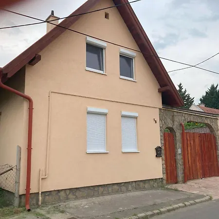Apartament House With Parking Possibility Budapesta