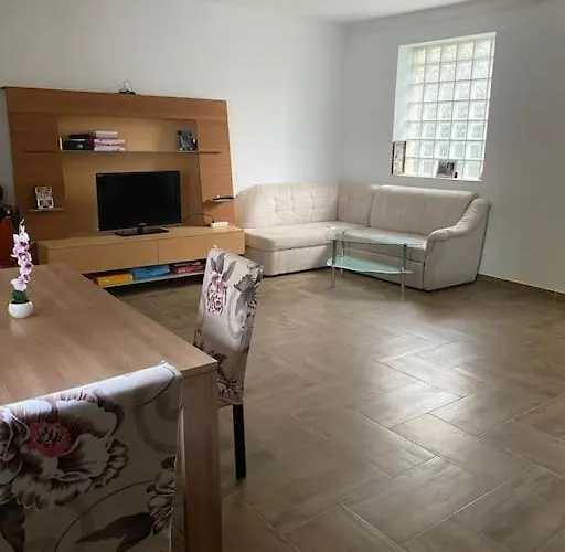 Apartman House With Parking Possibility