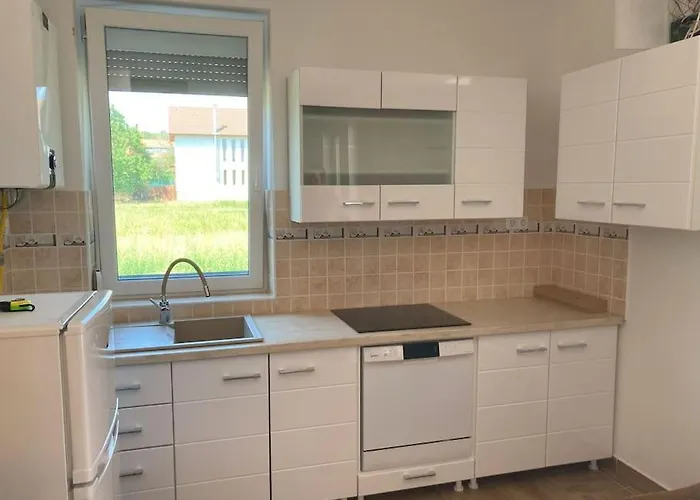 House With Parking Possibility דירה